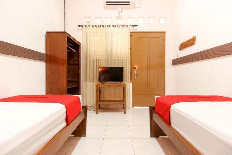 Hotel Reddoorz Near Rs Sarjito Yogyakarta Exterior foto